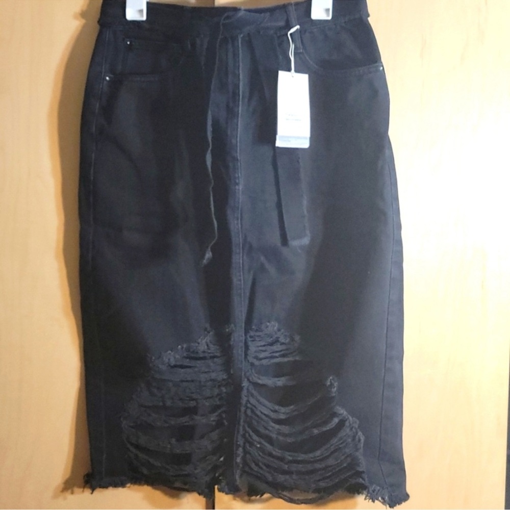 Zara Stylish Black Distressed Denim Skirt L